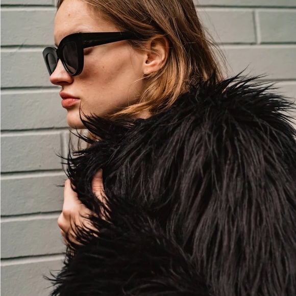 Black shaggy faux fur women jacket winter coat - Picture 3 of 7